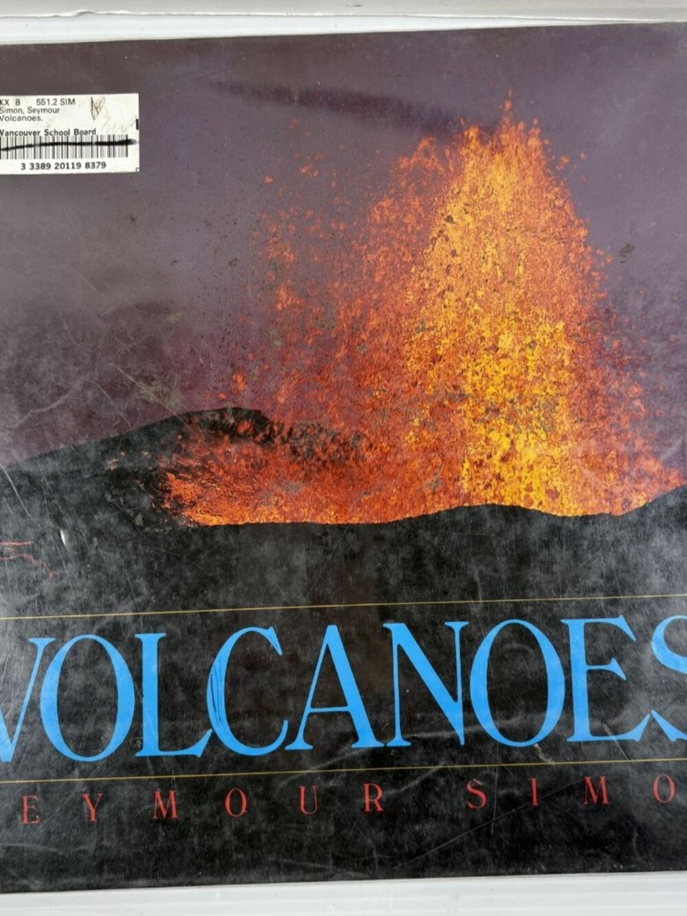 Volcanoes By Seymour Simon Hardcover 1988 Vintage Childrens Science‎ Book